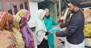 Saree_distribution_eusuf_memorial_society